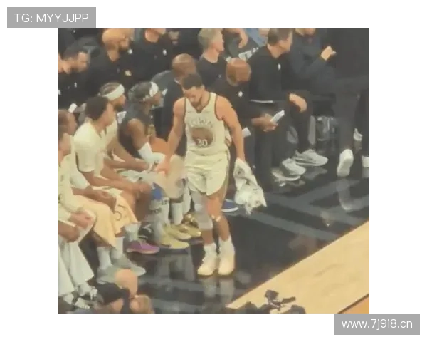 名记曝库里膝无结构伤仍肿痛